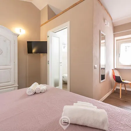 Estay Garibaldi Πανσιόν 3*